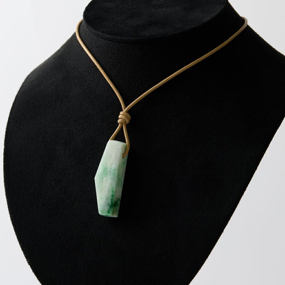 翡翠ペンダント