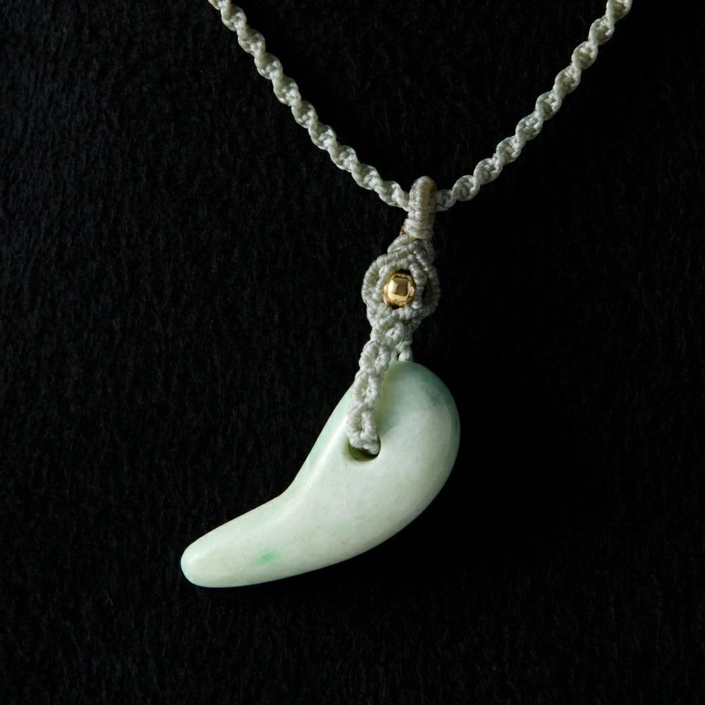 翡翠ペンダント