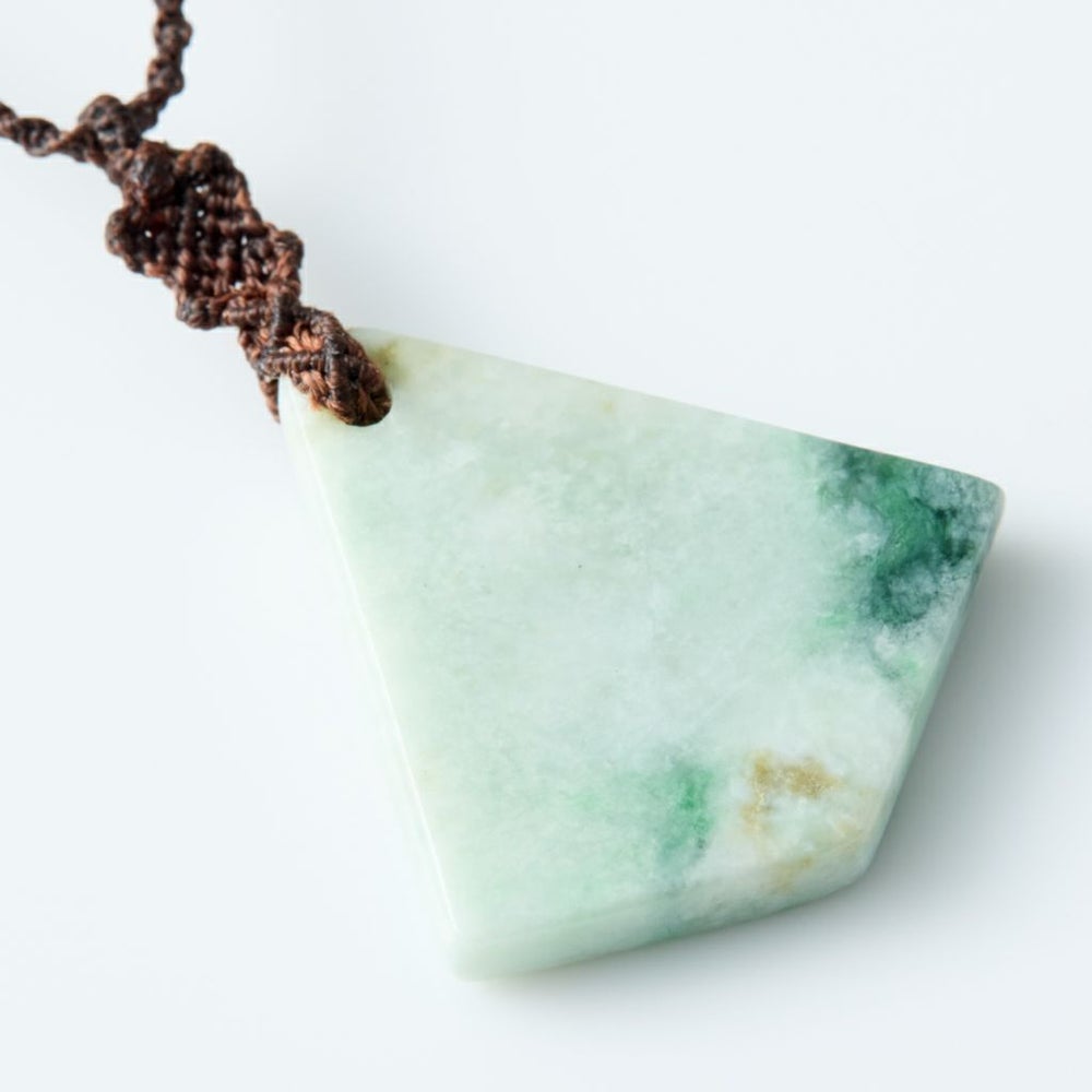 翡翠ペンダント