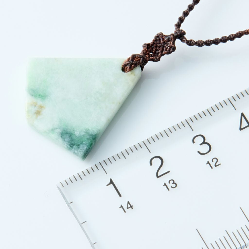 翡翠ペンダント