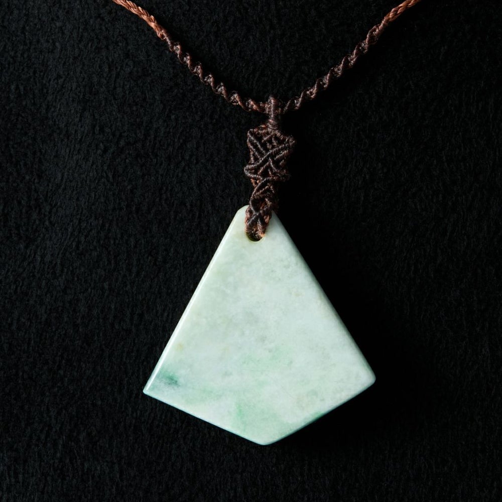 翡翠ペンダント