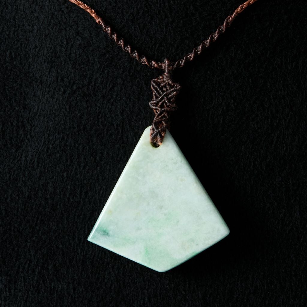 翡翠ペンダント