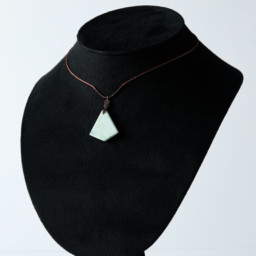 翡翠ペンダント