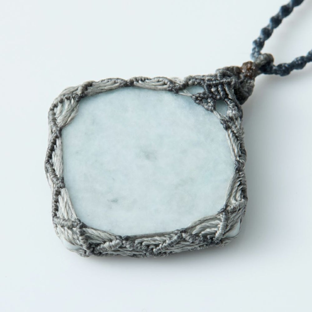 翡翠ペンダント