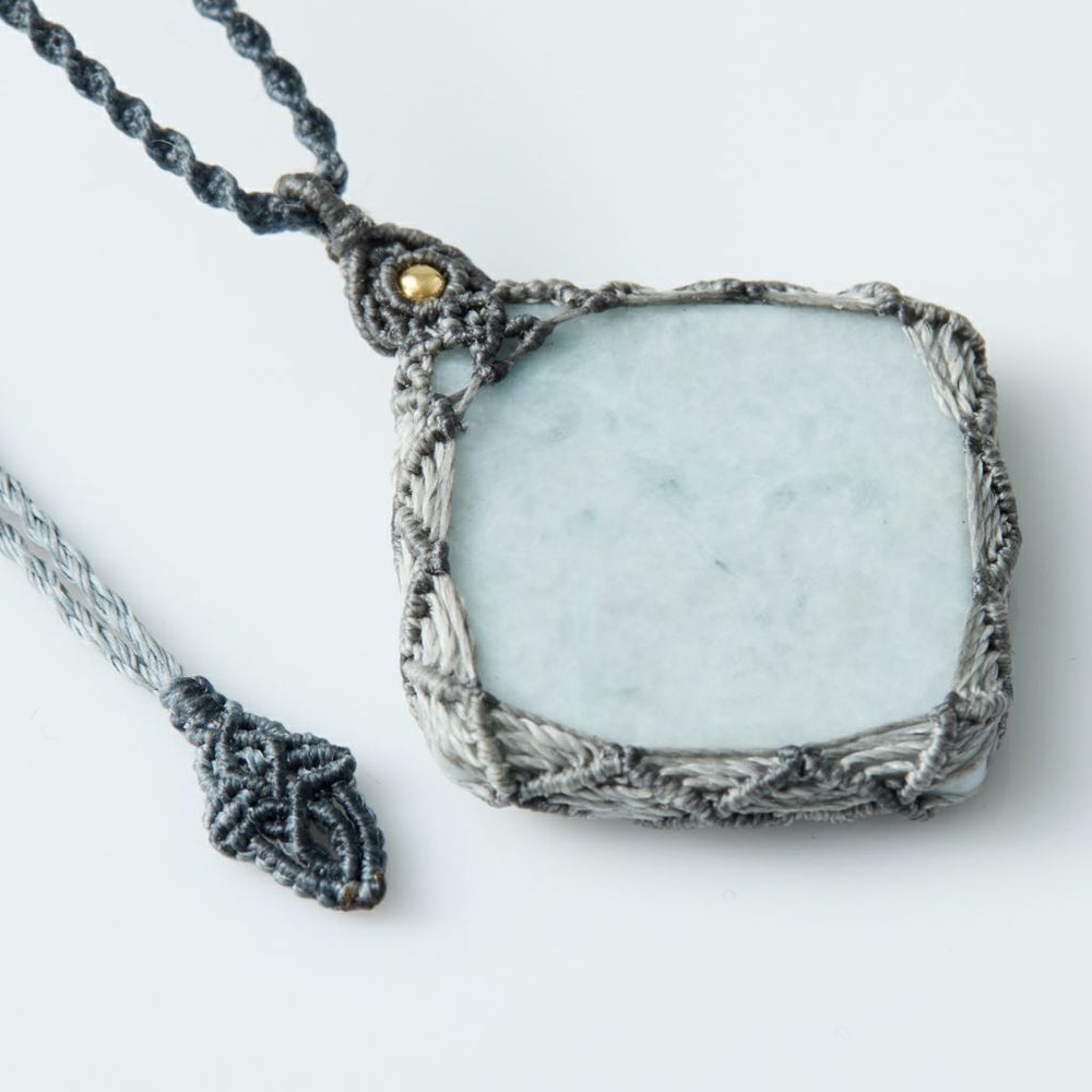 翡翠ペンダント