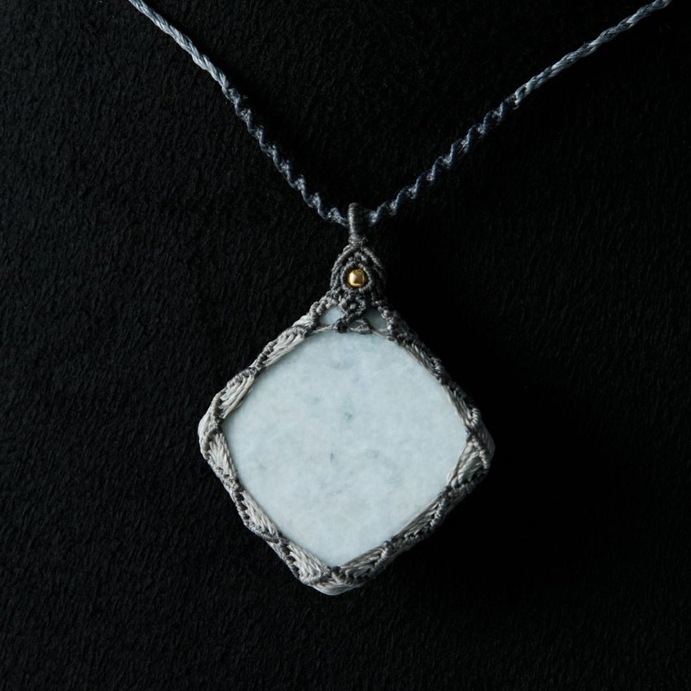 翡翠ペンダント