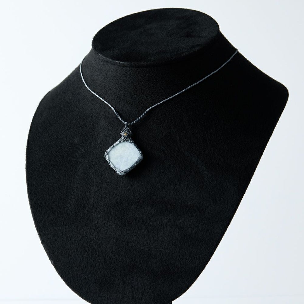 翡翠ペンダント