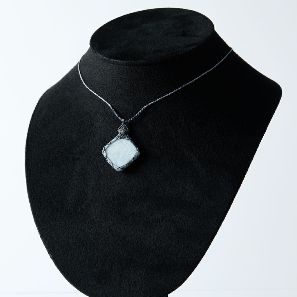 翡翠ペンダント