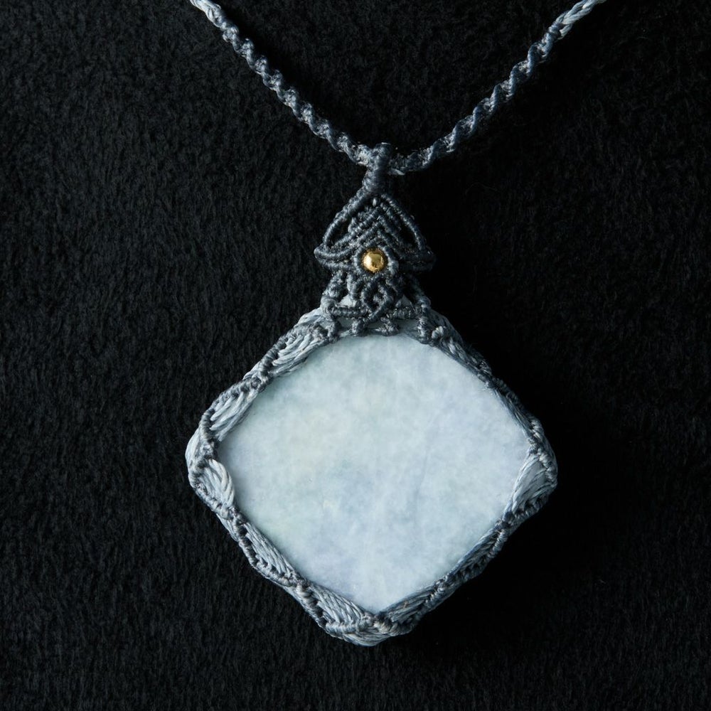 翡翠ペンダント