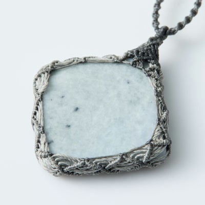 翡翠ペンダント