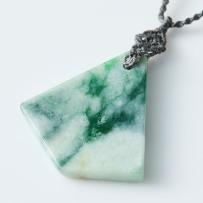 翡翠ペンダント