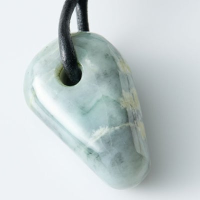 翡翠ペンダント