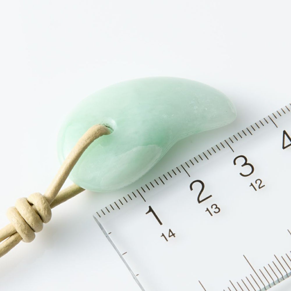 翡翠ペンダント