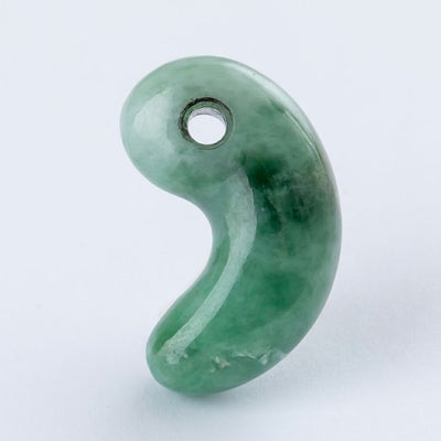 翡翠勾玉