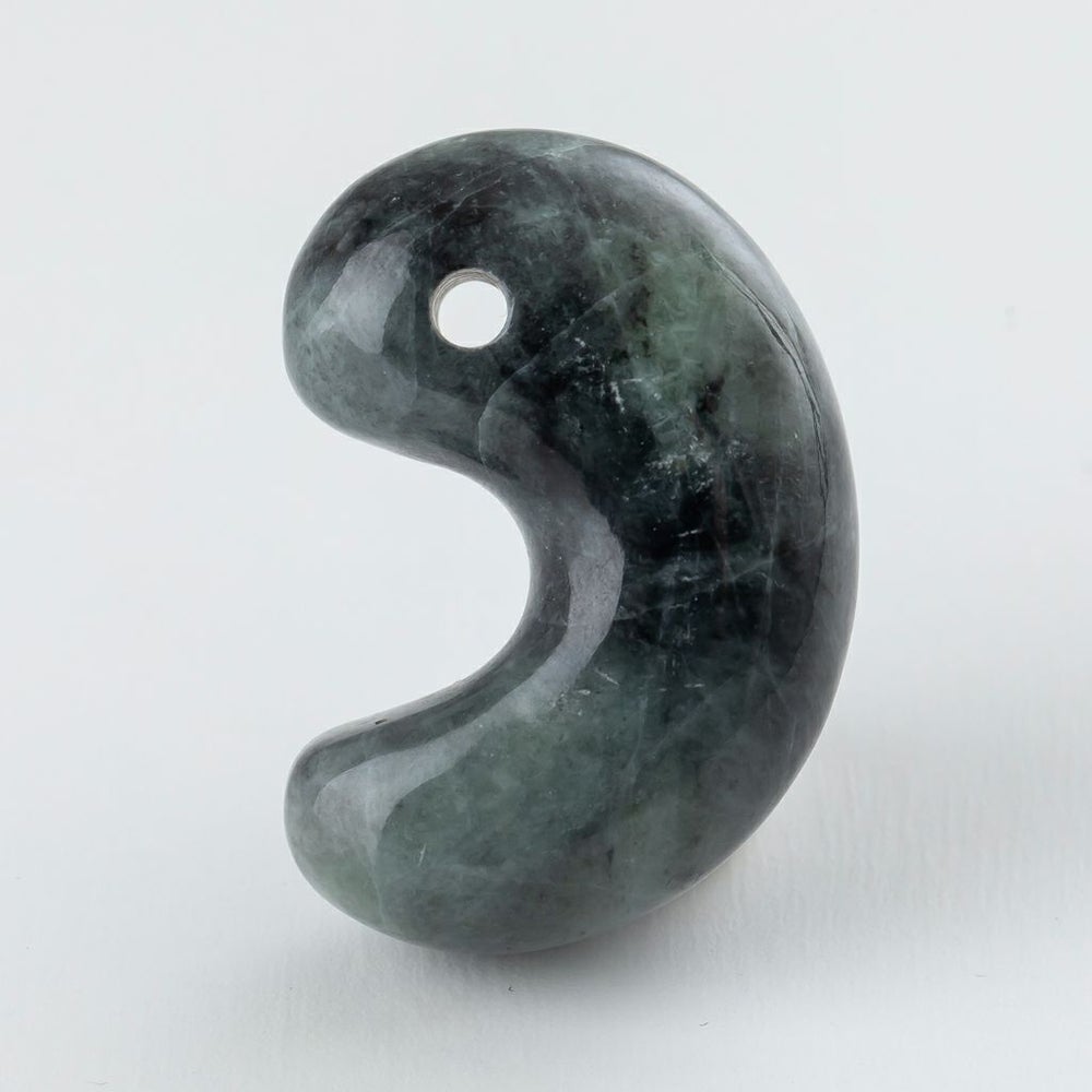 翡翠勾玉