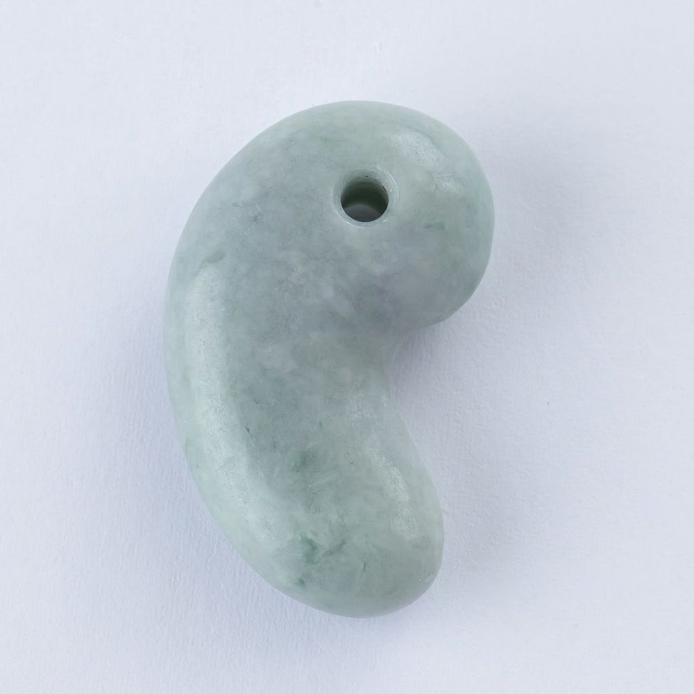 翡翠勾玉