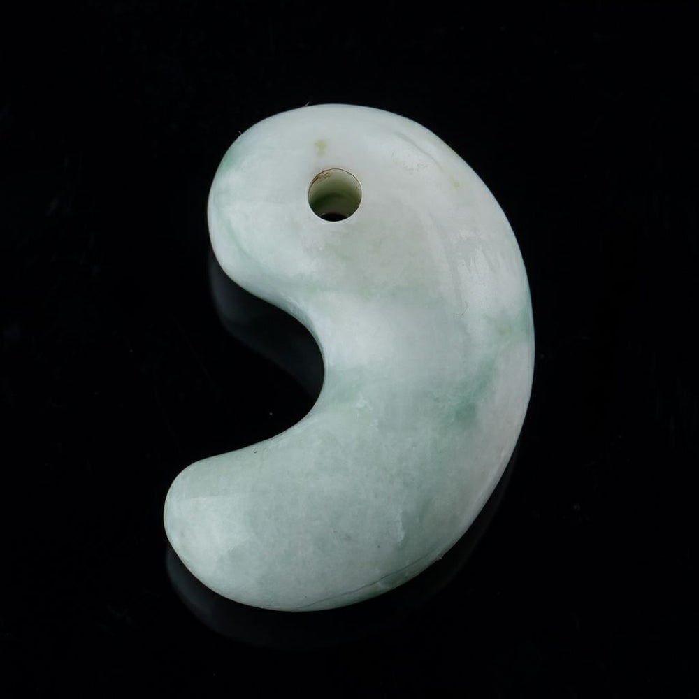 翡翠勾玉