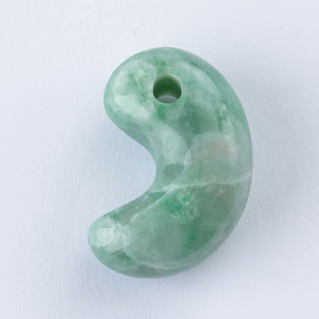 翡翠勾玉