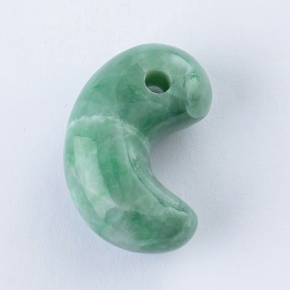 翡翠勾玉