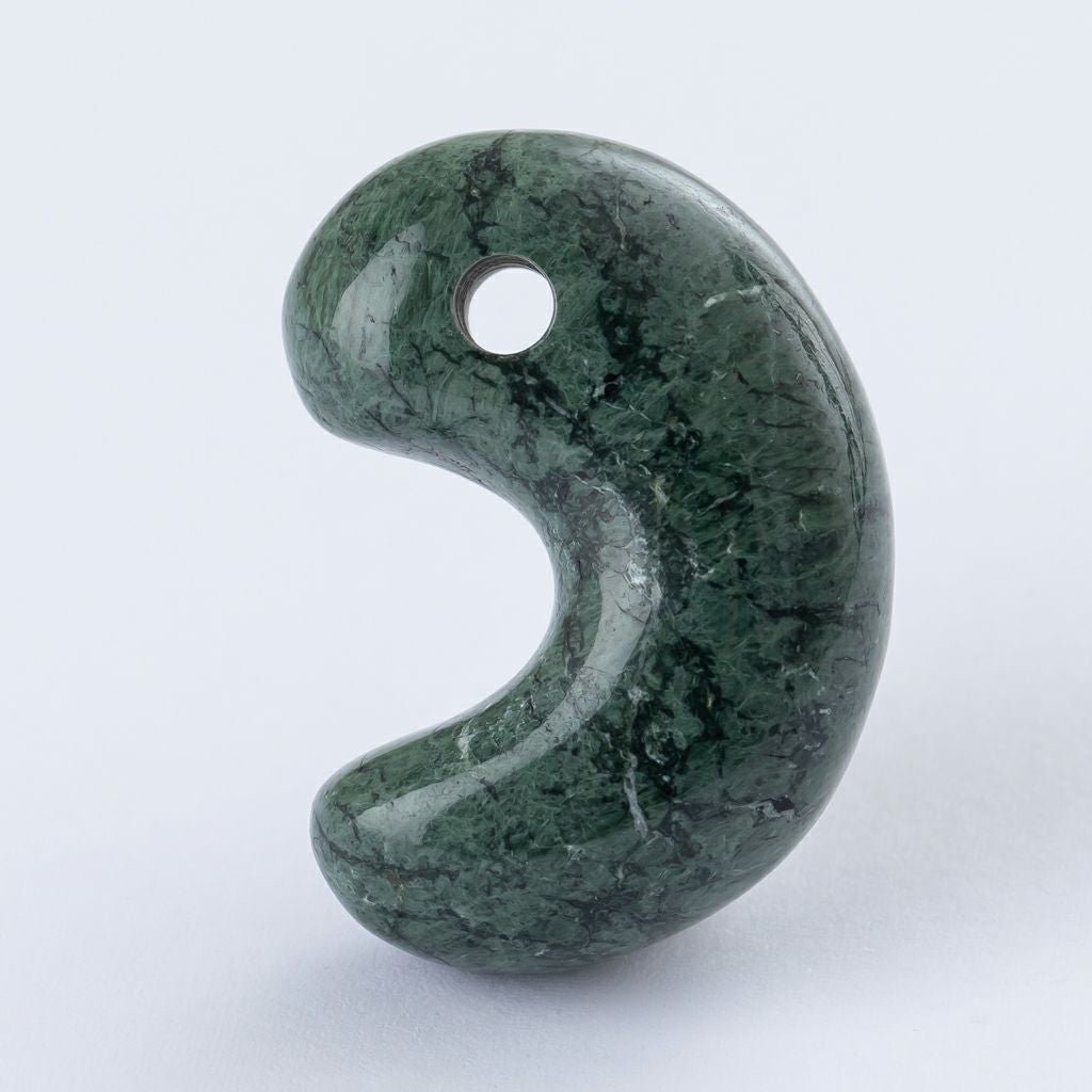 翡翠勾玉