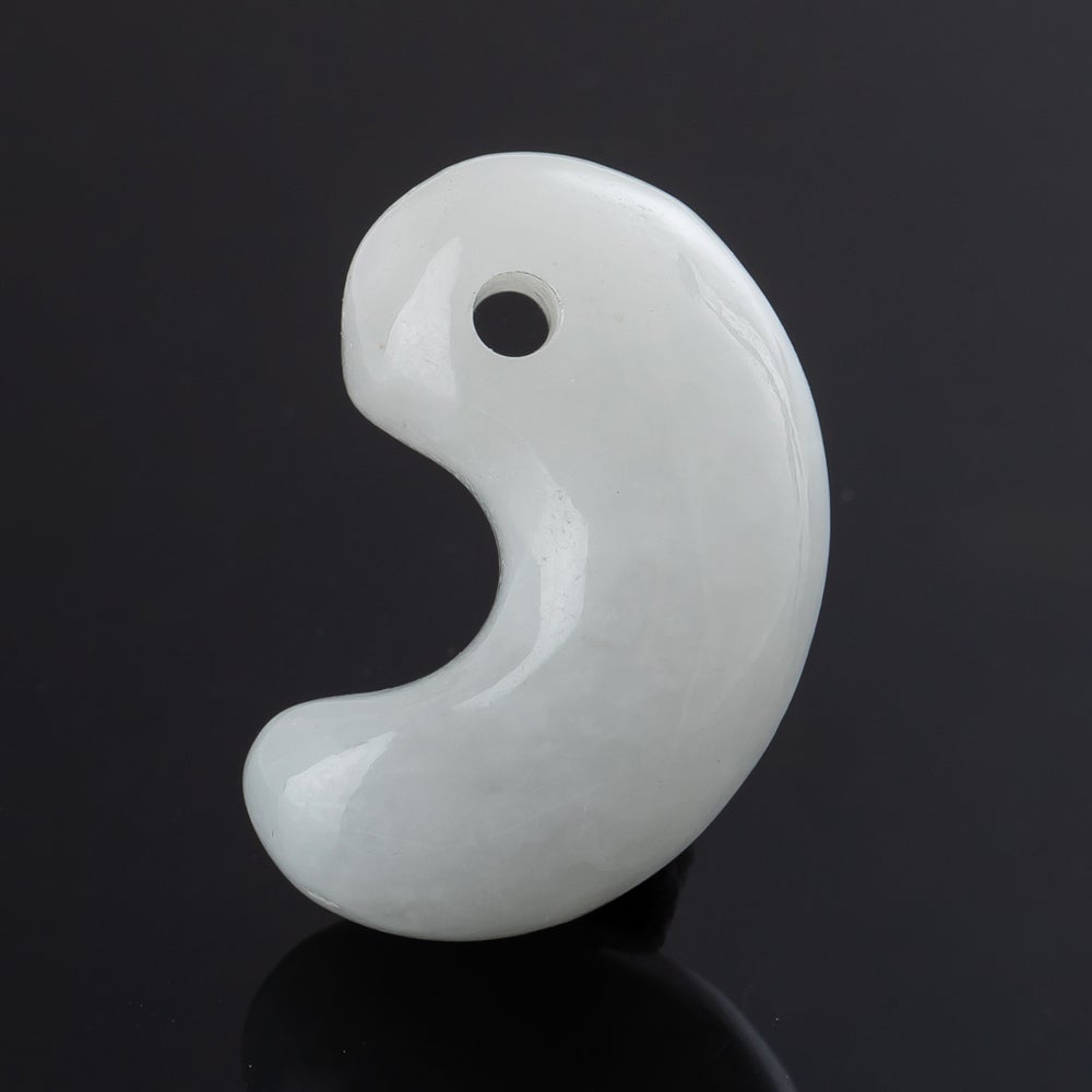 翡翠勾玉