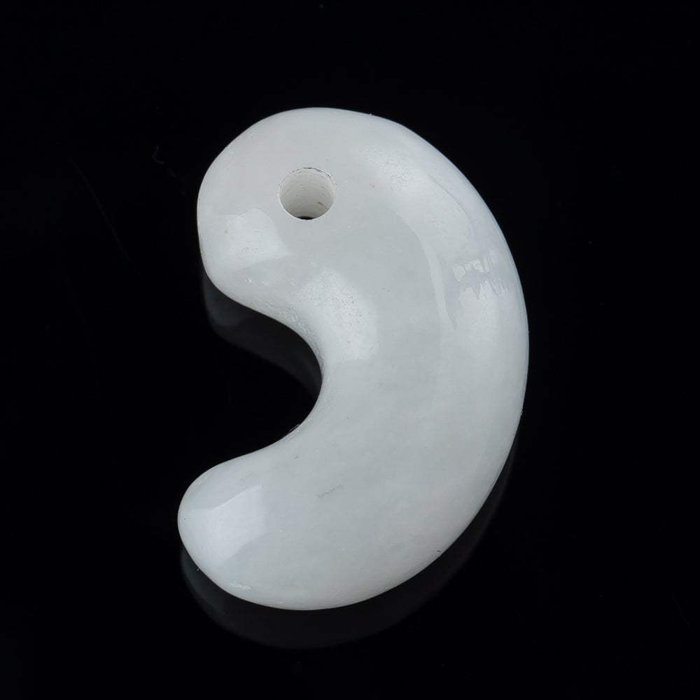 翡翠勾玉