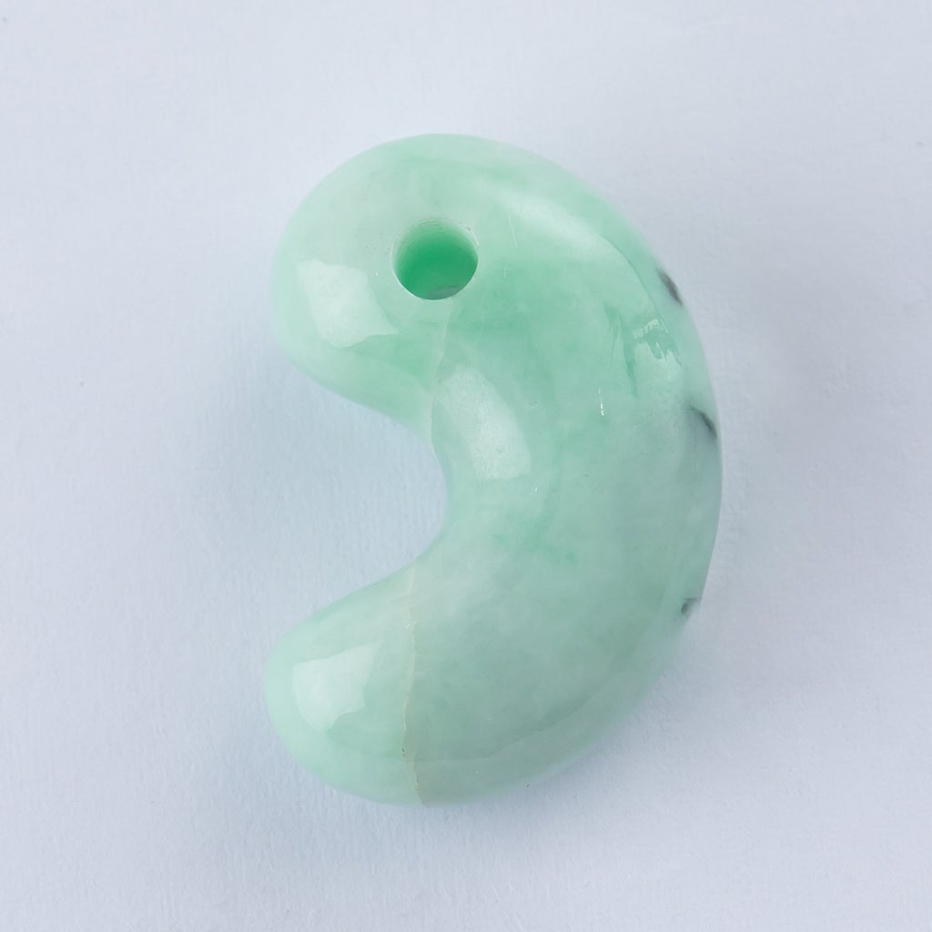 翡翠勾玉