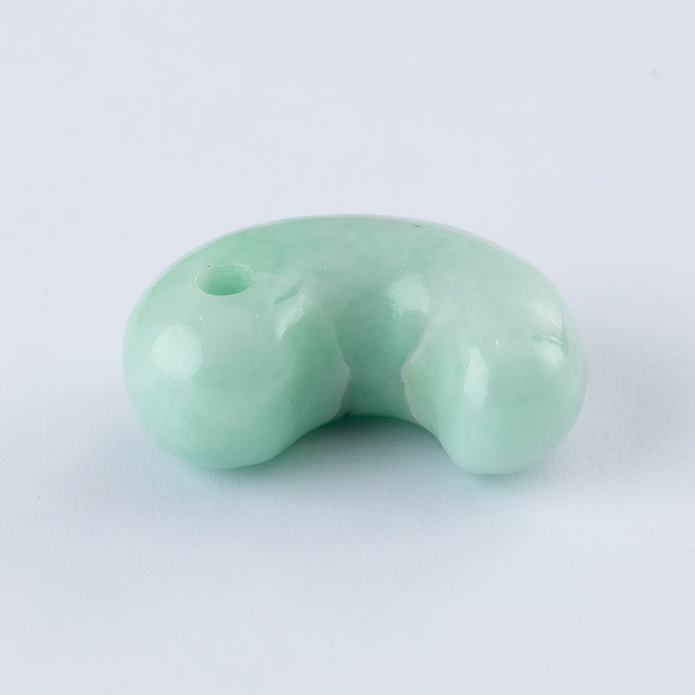 翡翠勾玉