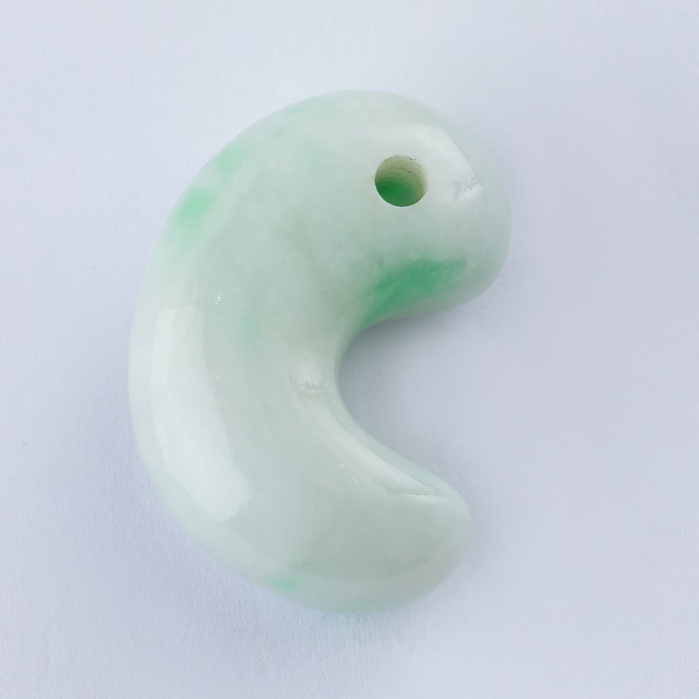 翡翠勾玉