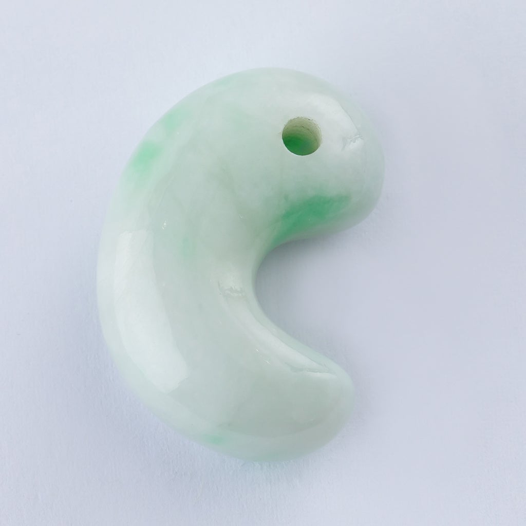 翡翠勾玉