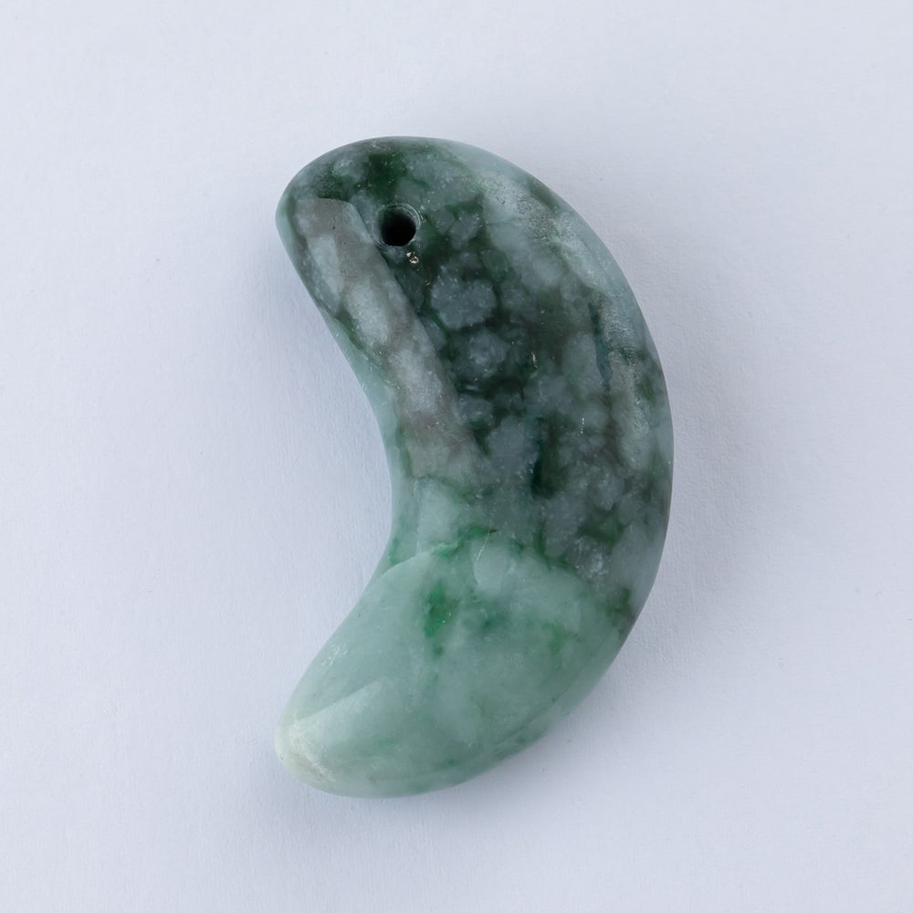 翡翠勾玉