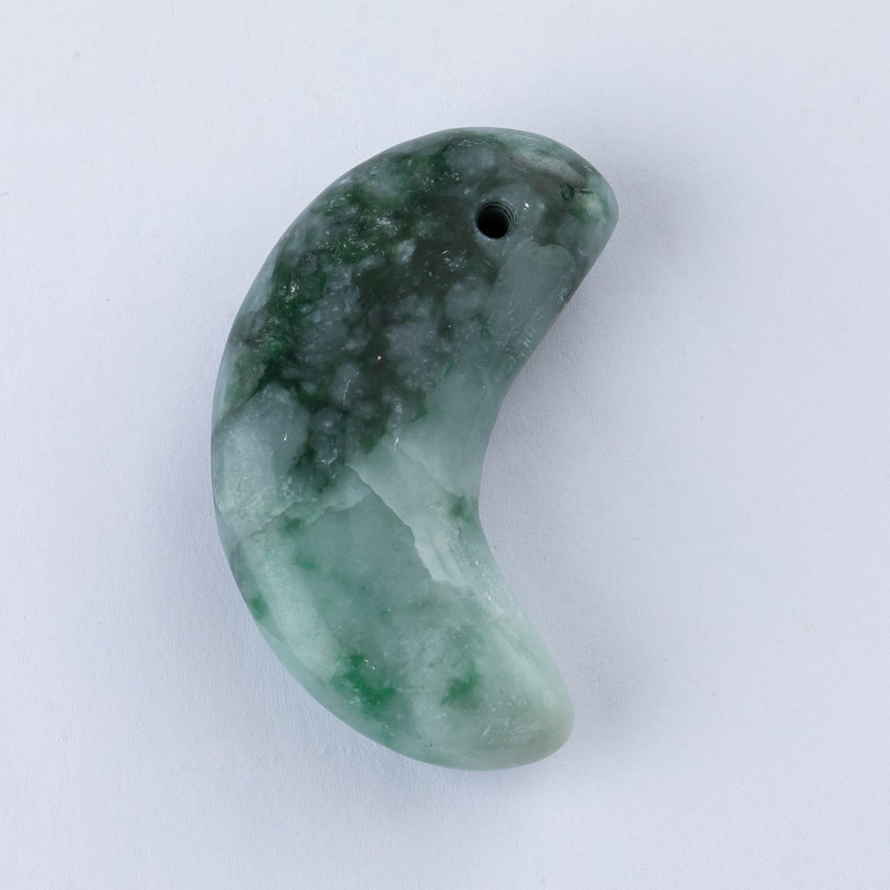 翡翠勾玉
