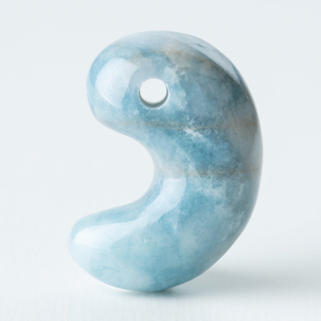 勾玉／青色（入コン沢）ヒスイ | 糸魚川翡翠工房こたき